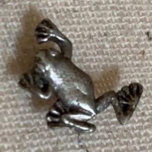 Vintage Climbing Treefrog Tree Frog Toad Pin Brooch Silver Tone Pewter Jewelry